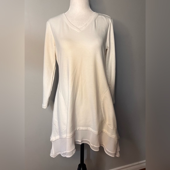LOGO Womans Cream Colored Tunic for Beach, Bed or out on the Town!! - Picture 1 of 11